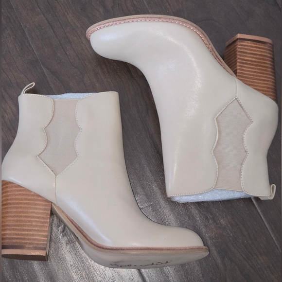 New in Box Splendid Magnolia Chelsea Bootie Khaki chunky heel size 8 ankle boots - Picture 7 of 13